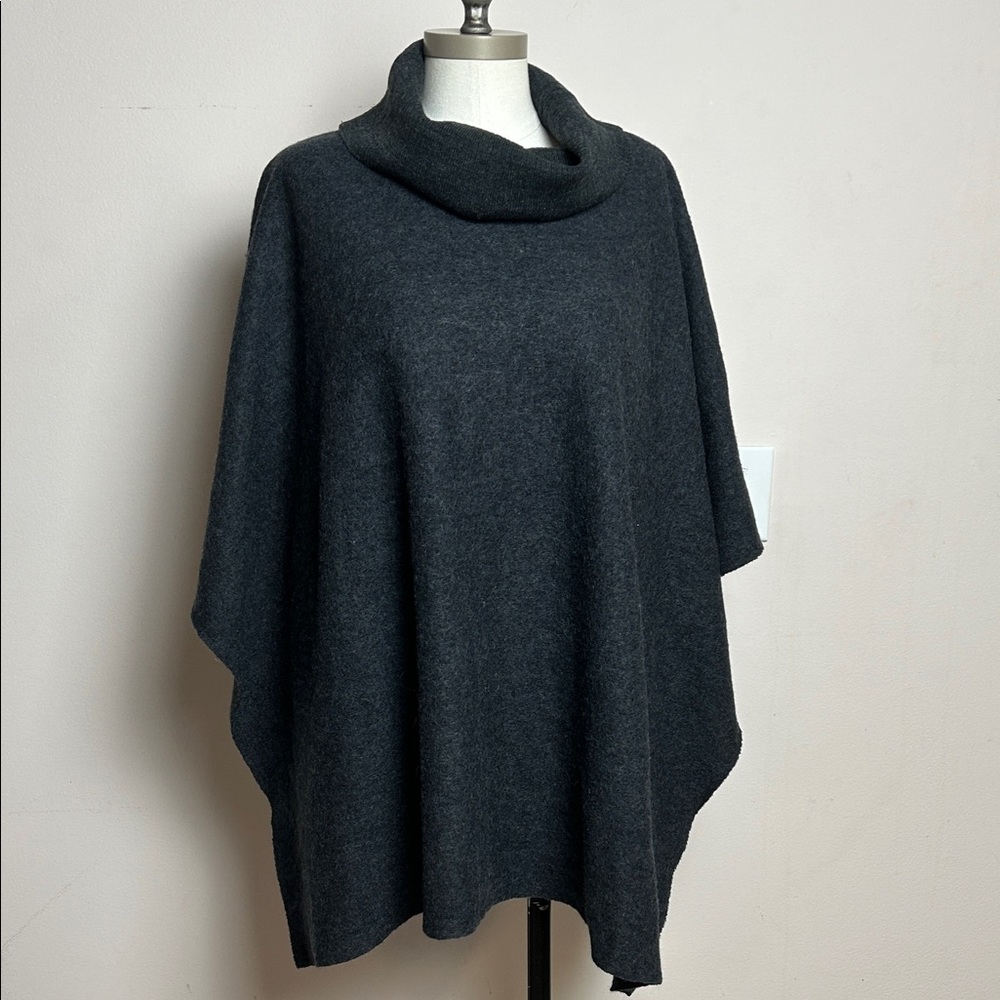 Joseph A. Women’s Gray 100% wool NWOT Pancho Cardigan size small